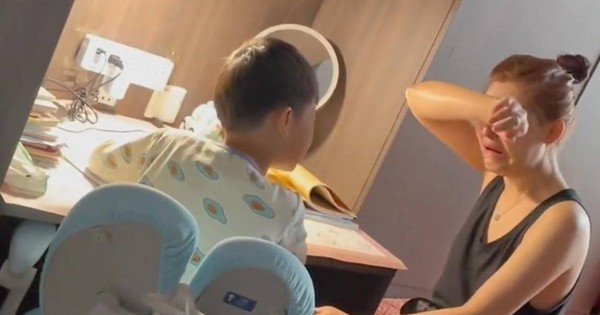 Một hành động của cha mẹ "lợi bất cập hại" có thể "ĐÁNH CẮP" động lực học tập của con mà không hề hay biết!