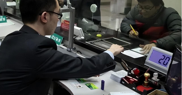 Cụ ông U85 gửi tiết kiệm 200 triệu đồng, 30 năm sau đi rút chỉ còn 77k: Ngân hàng tuyên bố không liên quan nhưng tòa phán “phải hoàn trả toàn bộ số tiền”