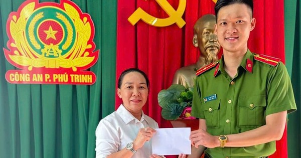 Rút tiền tại ATM bị người lạ “cầm nhầm” 5 triệu, người phụ nữ nhận lại toàn bộ tiền sau 2 tháng nhờ công an và cộng đồng mạng hỗ trợ