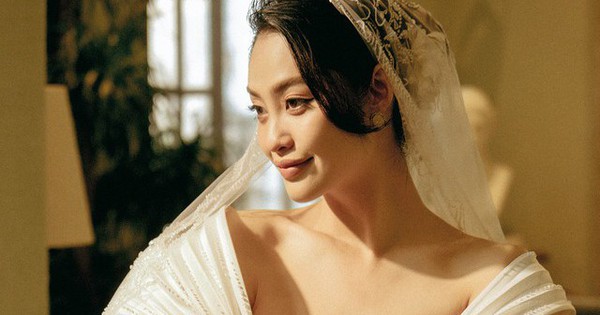 Hoa hậu 99 kết hôn với bạn trai Phó giám đốc sau 1 tháng công khai hẹn hò?