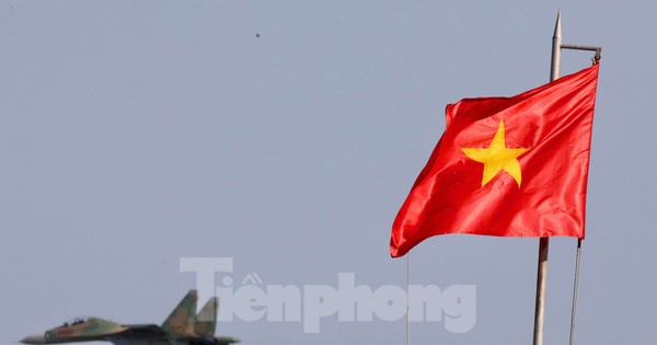 Một ngày hợp luyện đội hình của trực thăng, Yak-130 và Su-30MK2