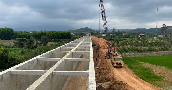 Dự án 4.400 tỉ liên tiếp lùm xùm lại chậm tiến độ