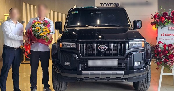 Xe sang Toyota bị đẩy giá chênh hàng trăm triệu đồng: Có sự 'bắt tay' giữa hãng xe và đại lý bán hàng?