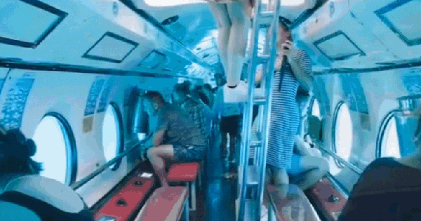 Vụ tàu ngầm chở 45 người chìm bí ẩn: Video từ bên trong cho thấy khoảnh khắc cuối cùng của hành khách như thế nào trước khi thảm họa xảy ra