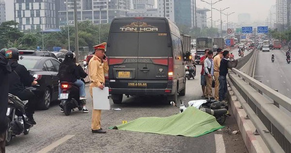 Va chạm với xe Limousine 16 chỗ trên cầu vượt, tài xế xe ôm công nghệ tử vong