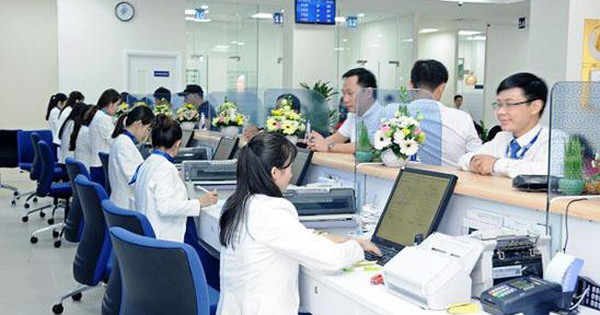 Nhân sự ngân hàng cần chuyển mình trước tác động của AI và tự động hóa