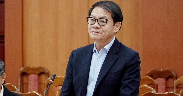 Tỷ phú Trần Bá Dương chi 60 triệu USD đóng 2 tàu lớn nối Chu Lai - Thượng Hải - châu Âu,muốn làm khu Phi thuế quan 7.000 tỷ ở Quảng Nam