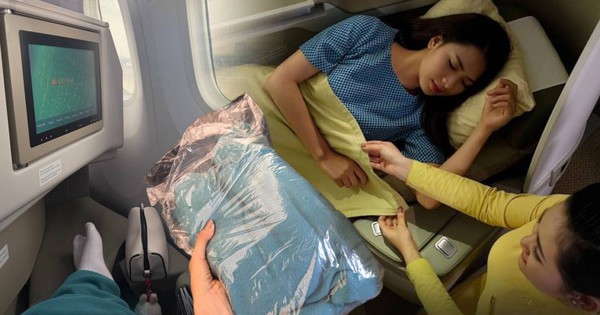 Vietnam Airlines "cắt" chăn: Hạng phổ thông lạnh run, Deluxe cũng phải xin, khách nào mới được phục vụ?