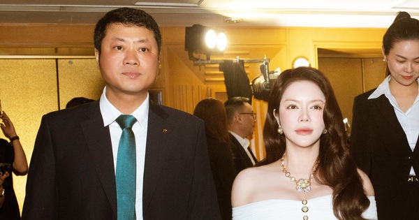 Nữ diễn viên đeo kim cương 20 tỷ, được Tổng giám đốc ngân hàng lớn đích thân đón tiếp