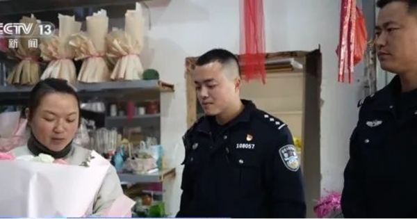 Nhận 185 triệu đồng khách chuyển khoản, tài khoản của người phụ nữ đột nhiên bị đóng băng, cảnh sát khẳng định: “Chị vừa tiếp tay cho tội phạm”