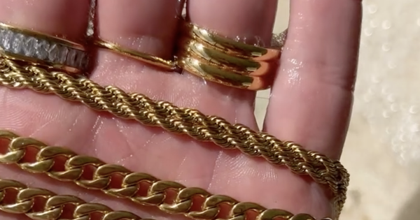 5 cách làm sáng vàng 18K tại nhà không cần mang ra tiệm khi trang sức có dấu hiệu “rỉ sét”