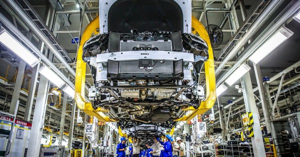 Cạnh tranh với Tesla và BYD, ông lớn Nhật Bản buộc phải đi nước cờ hiểm: 30% nhân sự rơi vào "tầm ngắm"