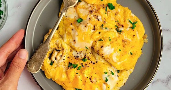 Rán trứng cho muối vào lúc nào? Căn đúng lúc này để có trứng rán ngon "10 điểm không có nhưng"