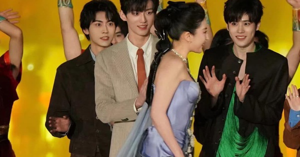 Bóng lưng Lưu Diệc Phi đẹp như tranh nhưng qua cam thường thì sao?