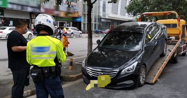 Đỗ ô tô đúng nơi quy định, người đàn ông vẫn bị phạt vi phạm và cảnh cáo: Cảnh sát nêu lý do chẳng ngờ tới