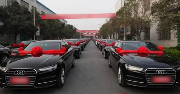 Công ty mua 50 chiếc xe Audi làm phần thưởng cho nhân viên, nhưng tất cả đồng loạt nổi giận sau khi nhận chìa khóa: Ai thích thì đi mà lái!
