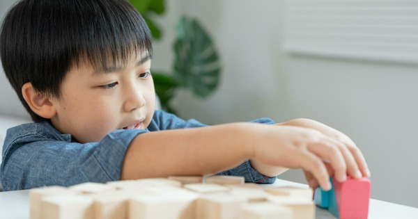 Người IQ càng cao càng dễ đau khổ: Đọc xong nghiên cứu này, cha mẹ liệu có làm mọi cách khiến con thông minh hơn?