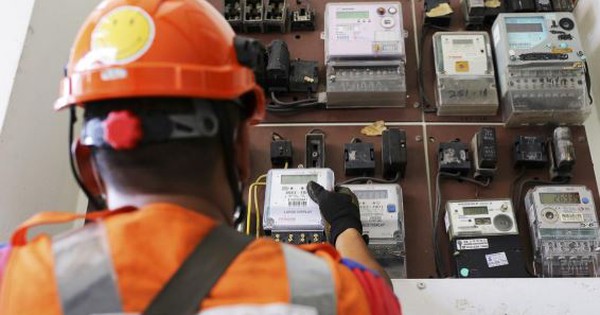 Vắng nhà 6 ngày nhưng công tơ điện vẫn nhảy số, tăng hơn 100 kWh, gia chủ gọi người đến kiểm tra thì được thông báo: "Có 1 dòng điện bất thường trong nhà anh"
