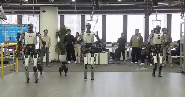 Bên trong trung tâm đào tạo robot hình người dị chủng đầu tiên của Trung Quốc có gì? Hơn 100 “học viên”