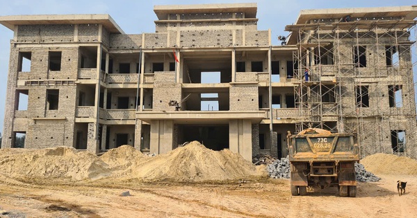 Lý do Quảng Bình vẫn tiếp tục cho xây dựng hoàn thiện trụ sở trong lúc sắp xếp bộ máy
