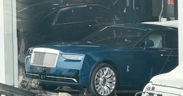 Rolls-Royce Ghost Series II lộ diện tại Việt Nam: Diện mạo khác, có option tốn thêm 20 giờ chế tác thủ công, ra mắt ngay tuần sau
