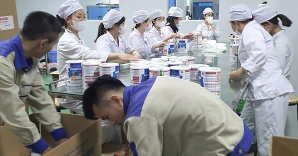Vai trò của 8 đối tượng bị khởi tố trong đường dây sản xuất gần 600 loại bột giả, danh tính kẻ chủ mưu