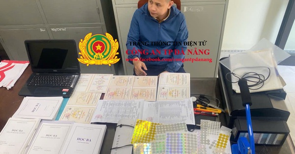 Lộ bí mật 'khủng' khi khám xét đường dây làm giả giấy tờ quy mô cả nước, Công an bắt khẩn cấp một đối tượng