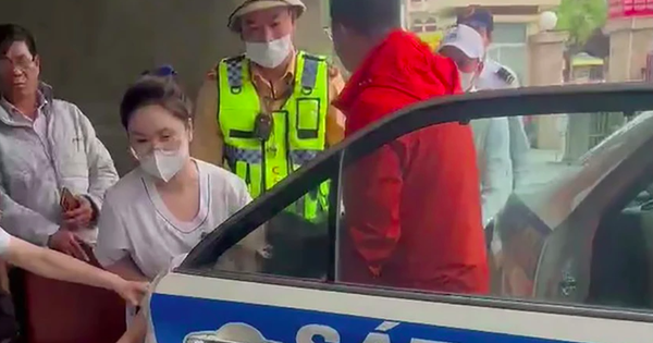 VIDEO: Sản phụ bất ngờ vỡ ối trên cao tốc, CSGT dùng xe đặc chủng đưa tới bệnh viện mổ cấp cứu