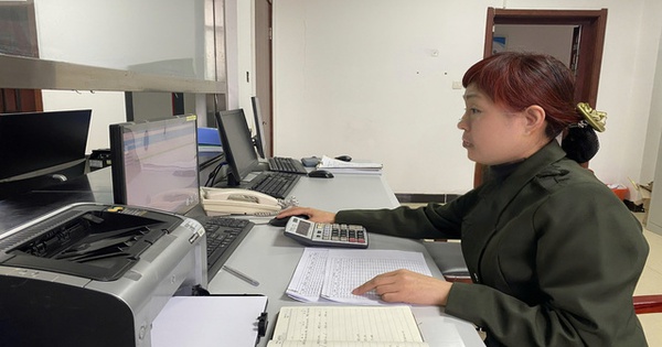 Nữ kế toán phát hành giấy tờ giả, chủ động chuyển khoản 3 tỷ đồng cho lừa đảo, báo cảnh sát thì được khen