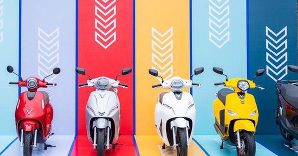 So găng VinFast Evo200 và Honda ICON: Giá bán, tốc độ, pin - xe nào vượt trội?