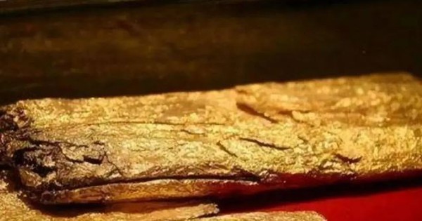 Người đàn ông đào được 5,5kg vàng liền trao lại cho bảo tàng, 6 tháng sau đến thăm phát hiện vàng chỉ còn 4,1kg: Chuyên gia khẳng định “đây là hiện tượng bình thường”