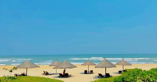 Có 1 điểm đến "hot hit" đang khiến du khách Việt ùn ùn săn vé dịp 30/4, nhìn 9 địa điểm xếp sau mà hiểu ngay lý do của vị trí số 5