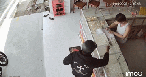 Xịt hơi cay vào mặt chủ tiệm để cướp vàng, thanh niên bị bắt sau 40 phút, lời khai gây bức xúc