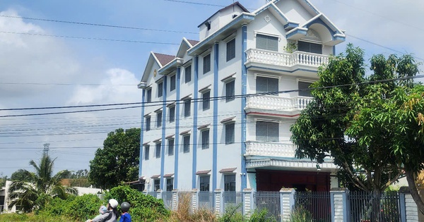 Cận cảnh tòa nhà 4 tầng chễm chệ trên đất trồng lúa ở Kiên Giang