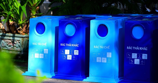 ACB trao tặng 1600 thùng rác phân loại cho các trường học