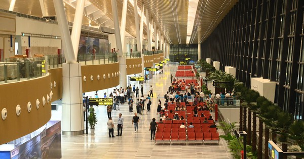Những hành khách đầu tiên đổ về nhà ga T3 Tân Sơn Nhất, công nghệ check-in mới cực "mượt" khiến nhiều người trầm trồ