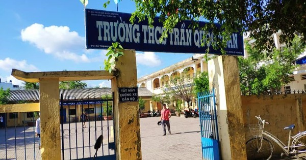 Giáo viên lên mạng tố trường thu sai, hiệu trưởng bị kiểm điểm