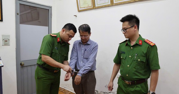 [ẢNH] Bắt, khám xét khẩn cấp kiểm định viên, lãnh đạo Trung tâm Kiểm định Kỹ thuật an toàn khu vực II