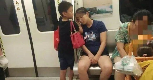 100 năm nữa, đây vẫn là bức ảnh "chuẩn mực" về cách dạy con: Cần gì báo đáp của ngon vật lạ, thế này là đủ rồi
