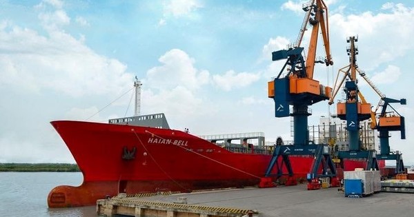 Công ty sở hữu đội tàu container lớn nhất Việt Nam đóng tàu mới gần 1.200 tỷ đồng, cổ phiếu tăng 80% sau 1 năm, lên đỉnh lịch sử