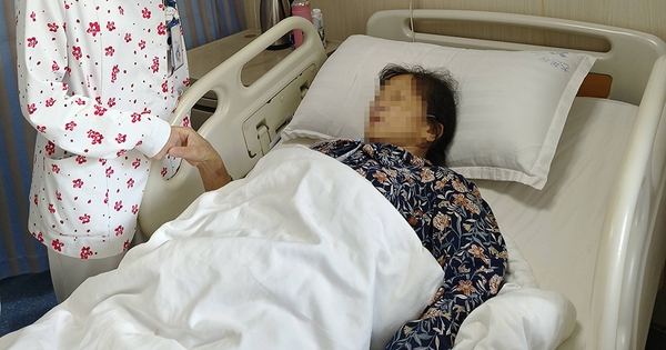 Chỉ dám ăn đồ tự nấu nhưng vẫn mắc ung thư ruột, người phụ nữ sốc nặng trước 3 món bác sĩ khuyên: KHÔNG HÂM LẠI!