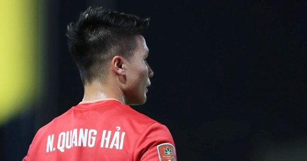 Quang Hải đối diện nguy cơ không thể cùng HLV Kim Sang-sik so tài với MU