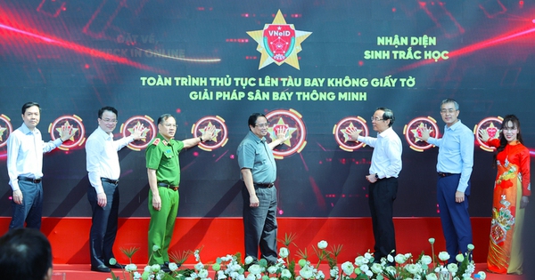 Thủ tướng đưa ra đề nghị quan trọng gì tại nhà ga nội địa lớn nhất Việt Nam trị giá 10.990 tỷ đồng?
