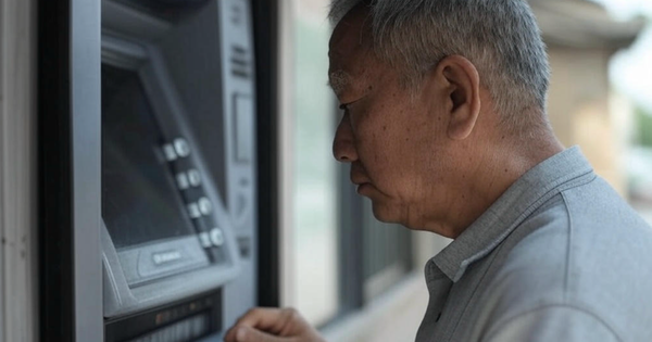 Cụ ông 89 tuổi đi rút hơn 14 triệu đồng tại cây ATM, về nhà phát hiện chỉ còn 1 nửa: Cảnh sát cảnh báo chiêu lừa đảo “nhanh như chớp”