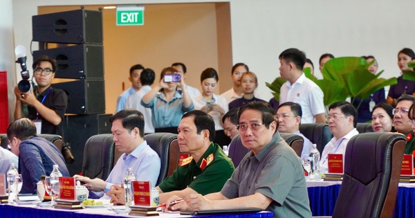 TP HCM: Phó Thủ tướng Nguyễn Chí Dũng và ông Phạm Nhật Vượng đến dự buổi lễ ở Cần Giờ