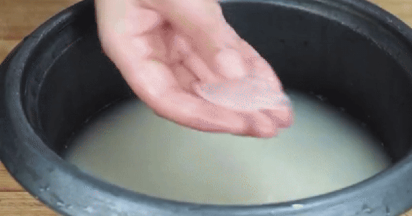 Cho 1 viên đá vào nồi cơm điện, điều xảy ra khiến tôi “mắt chữ A mồm chữ O”