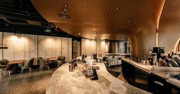 Bán ly cà phê giá 250.000 đồng, có gì bên trong cửa hàng Starbucks Reserve sắp khai trương ở Bitexco?