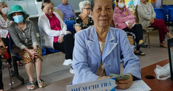 Bộ Nội vụ nói gì về kiến nghị điều chỉnh lương hưu cho người nghỉ hưu sớm?