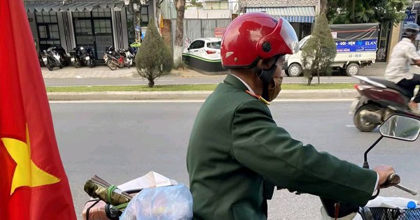 VIDEO: Cựu chiến binh 76 tuổi tự lái xe máy đi hơn 1.500 km vào TP HCM xem diễu binh 30-4