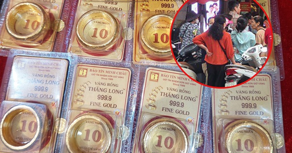 Người phụ nữ ở Hà Nội năn nỉ nhân viên tiệm vàng: “Cô 75 tuổi rồi, bán cho cô 3 chỉ nữa với”